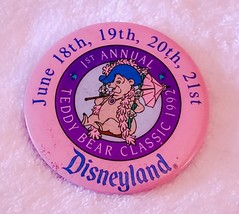 VINTAGE 3&quot; PINBACK  DISNEY /DISNEYLAND TEDDY BEAR CLASSIC - $74.06 MXN