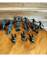 Lot of 17 Greenbrier Army Guys Green Color - $31.64 CAD