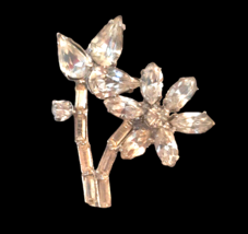 Vintage Clear Glass Layered  Brooch Floral Daisy Flower - £22.33 GBP