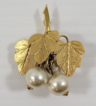 *B) Vintage Gold Tone Dangling Grape Cluster Brooch Pin Faux Pearls - £15.57 GBP