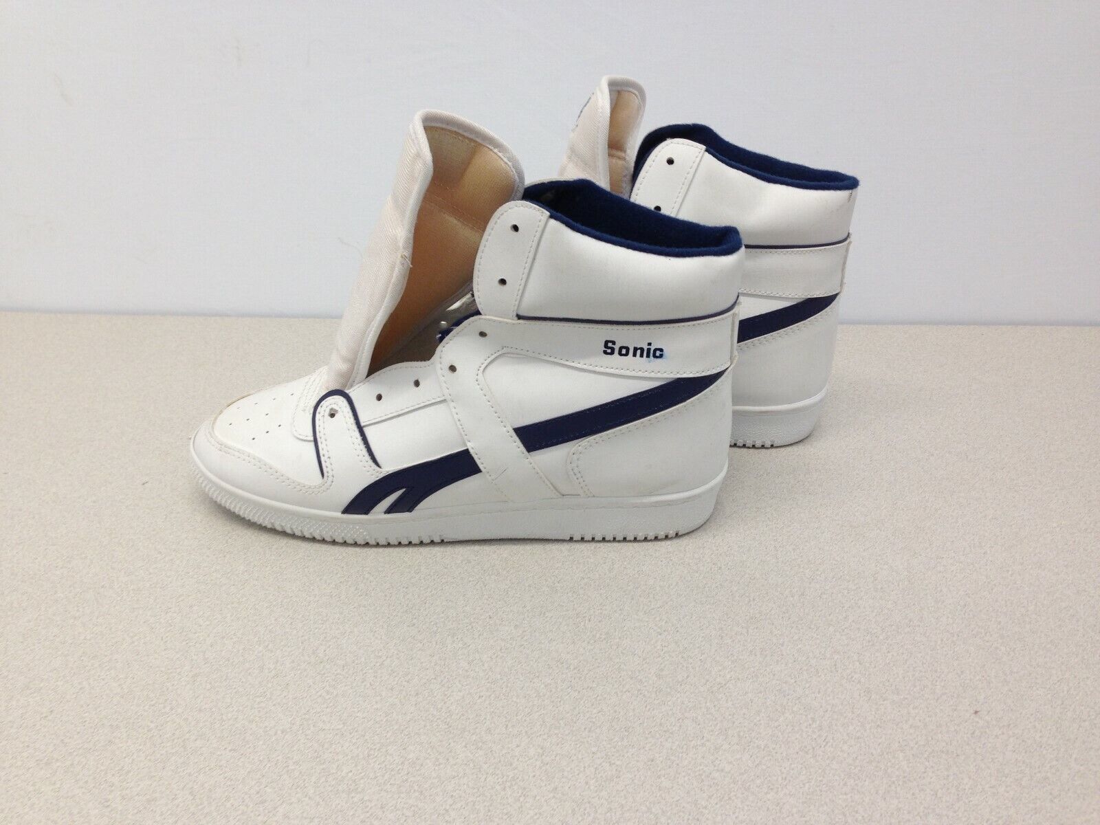 Sonic Vintage Men&#39;s Size 6 White Blue Lace Up High Top Running Shoes Run... - $7.92