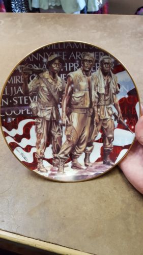 "The Official Friends Of The Vietnam Memorial Plate"by Dave Trautman, Limited Ed - $15.99
