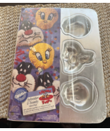 Looney Tunes TWEETY BIRD &amp; SYLVESTER Wilton MINI CAKE PAN VINTAGE 1994 - $169.36 MXN
