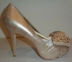 Pelle Moda Size 8 M WILLA Platinum Gold Metallic Suede Heels New Womens Shoes - £125.53 GBP