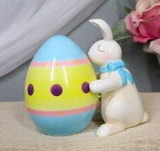 Ebros Rabbit Kissing Giant Egg Salt And Pepper Shakers Magnetic Figurine... - €14,48 EUR