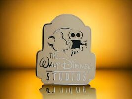 Disney Pin Trading, The Walt Disney Studios, Mickey with Camera  2001 Pin - $11.87