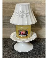Yankee Candle 2012 Jar Topper Shade &amp; Pedistal Plate Set - White &amp; Gray - $636.73 MXN