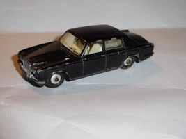 MATCHBOX ROLLS ROYCE SILVER SHADOW RED WITH BLACK PAINT #24 - £15.95 GBP