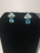 Vintage CORO Earrings Aquamarine Color Cluster, Gold Tone Screw backs, a... - $220.95 MXN