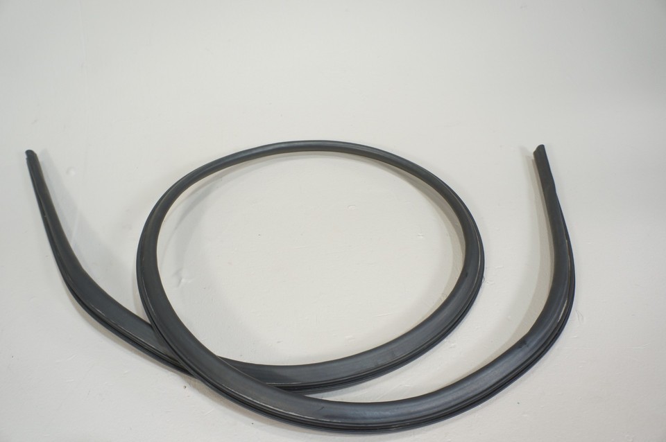 07-2013 mercedes w221 s600 s550 front under hood support weath seal A2216280598 Item image 6