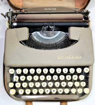Vintage Smith Corona Skyriter Ultra Portable Light Typewriter In Case Works  - £236.06 GBP