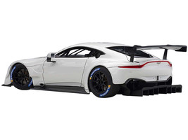 2018 Aston Martin Vantage GTE Le Mans PRO White with Carbon Accents 1/18 Model C - £140.57 GBP