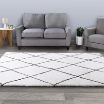 Bedford Home 62A-64333 5 ft. 3 in. x 7 ft. 7 in. Diamond Shag Area Rug-Plush Pat - £128.58 GBP