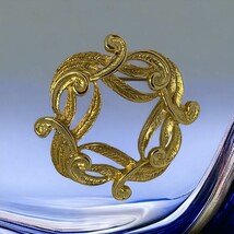 Vintage Gold Tone Brooch - €16,74 EUR