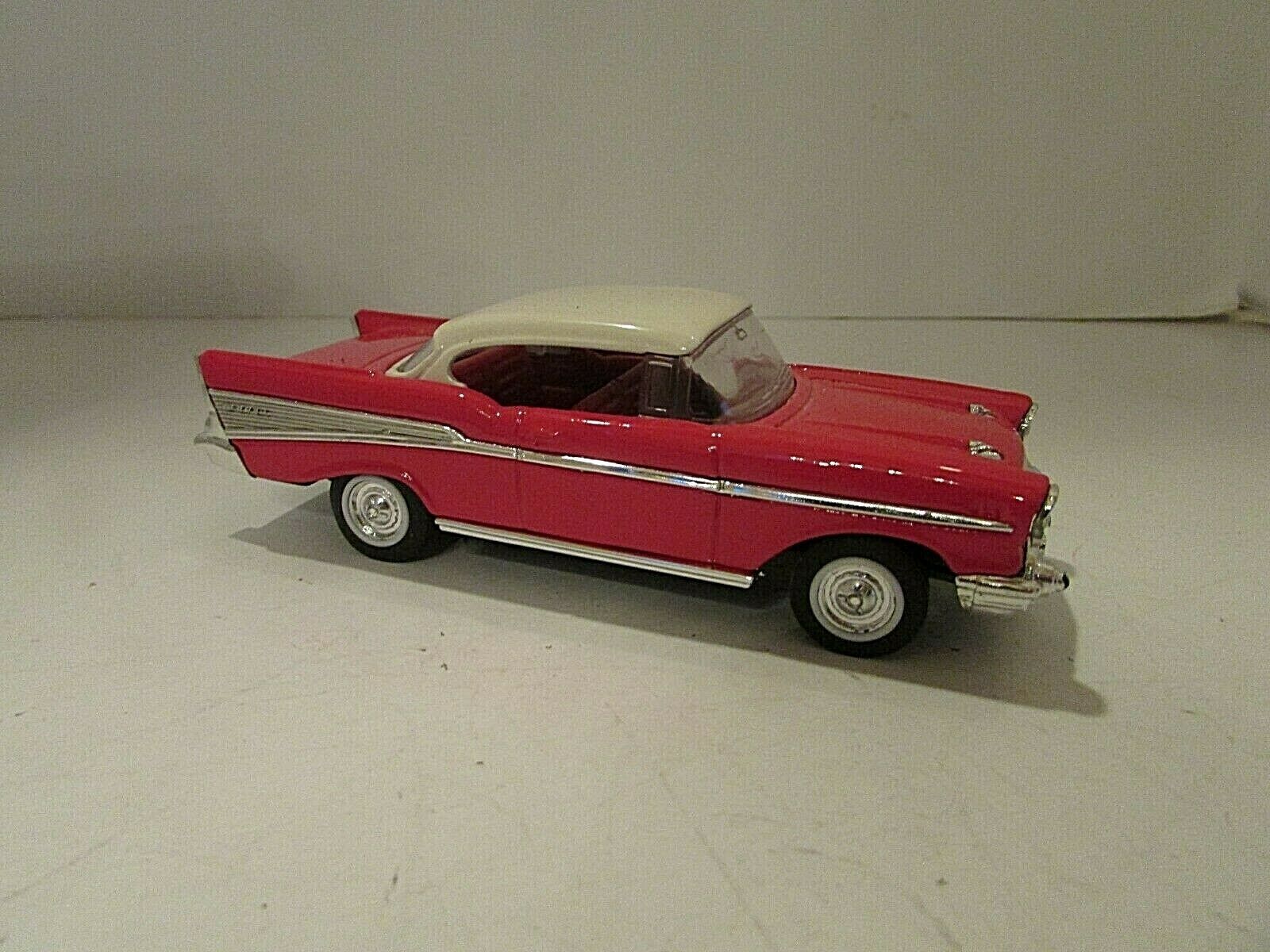 ROAD SIGNATURE DIECAST CAR 1957 CHEVY HARD TOP RED  1/43  M24 - $19.48