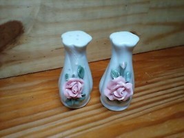 Vintage Floral Vase Shape Salt and Pepper Shakers Set - £8.28 GBP