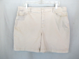 Gloria Vanderbilt shorts Size 16 beige All Around Slimming Effect inseam 6&quot; - $15.63