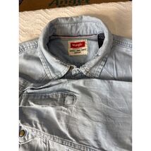 Wrangler Western Denim Snap Shirt Men’s M Light Blue Long Sleeve  Descri... - $513.04 MXN
