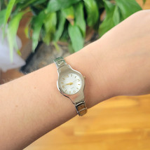 Vintage Christmas Winter Santa Holiday Themed Silver &amp; Gold Stretch Watch - £27.77 GBP