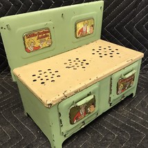 Vintage 1930&#39;s Little Orphan Annie 3 Burner Metal Play Stove Oven - £26.03 GBP