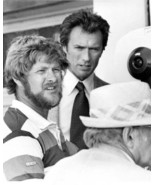 The Enforcer 1976 director James Fargo on set with Clint Eastwood 8x10 p... - £7.79 GBP