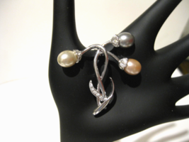 Vtg Costume Jewelry silver tone brooch white/pink/gray pearl &amp; rhinestones - £7.97 GBP