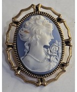Vintage Carved White Cameo Blue Background Goldtone Metal Brooch Pin Pen... - $533.89 MXN