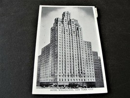 Hotel Wellington- New York, N.Y. - 1960 Postmarked Postcard. - £5.22 GBP