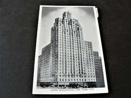 Hotel Wellington- New York, N.Y. - 1960 Postmarked Postcard. - £5.15 GBP