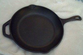 Nice Lodge Cast Iron Skillet 10&quot; Double Pour Spouts &amp; Handles Usa #2 Seasoned - £19.45 GBP