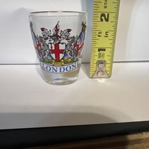 Vintage London Souvenir Shot Glass Gold Rim 2&quot;h x 1.5&quot; top diameter Coat... - $282.25 MXN