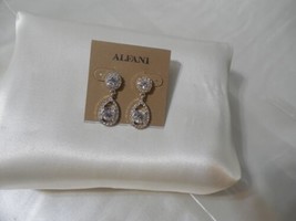 Alfani  1-3/8&quot; Silver Tone Crystal Dangle Drop Earrings A1002 - £11.10 GBP