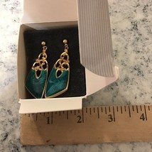 Vtg Avon Holiday Flourish Pierced Earrings With Surgical Steel Posts Tea... - $652.86 MXN