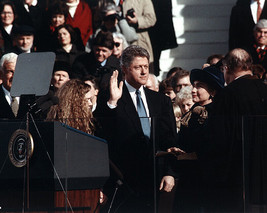 Bill Clinton is sworn in as 42nd US President 1993 Inauguration Photo Print - £6.93 GBP+