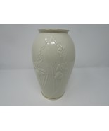 LENOX BONE CHINA VASE 9-3/8&quot;H IRIS FLORALS IVORY W/GOLD RIM  - $588.31 MXN