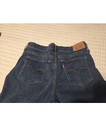 Levi’s 312 Shaping Slim Jeans Blue Denim Pants Women’s Size 31. W31 L28 - $272.22 MXN