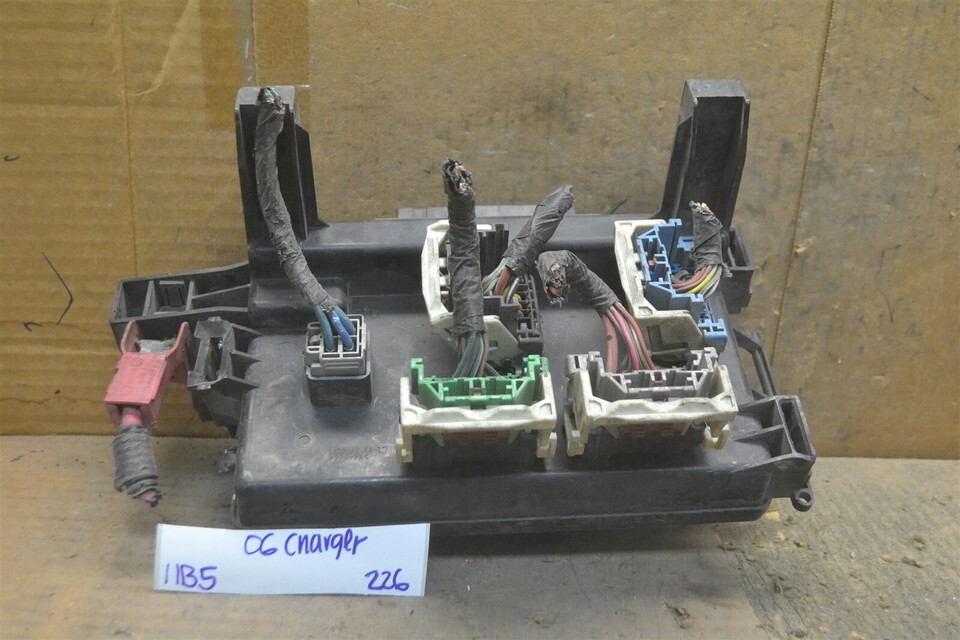 2006 Chrysler 300 Fuse Box Junction OEM P04692031AH Module 226-11B5 - $39.19