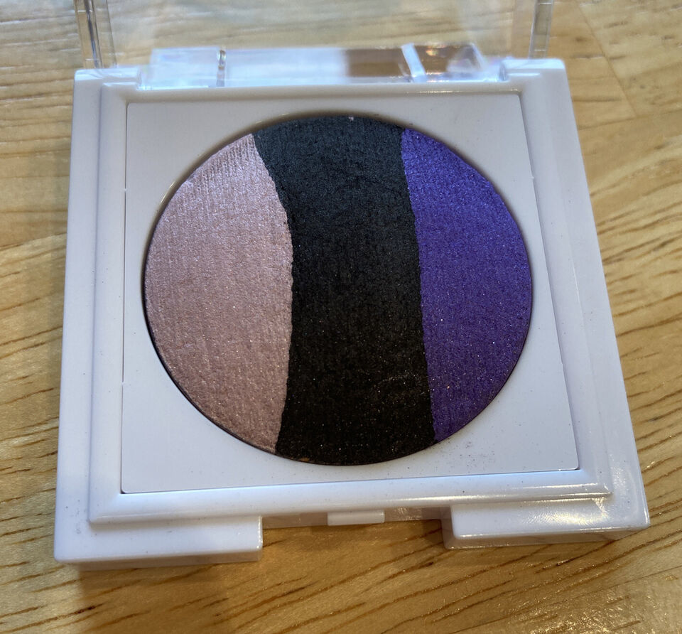Mary Kay At Play Purple Eclipse Baked Eye Trio Eyeshadow #081940 New Wit... - $4.97
