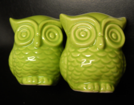 Owls Salt and Pepper Shaker Set Vibrant Lime Green Color Non-Original Box - £7.10 GBP