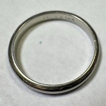 Solid 18k White Gold Ring Band 2.72 Grams Size 7 - $212.84