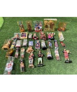 Lot ancien vintage de 30 poupées costume traditionnel - $413.36 CAD