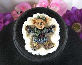 Boyds Bears SNOW ANGEL Pin Vintage Brooch Young Girl Teddy in Snow Glitter - £13.65 GBP