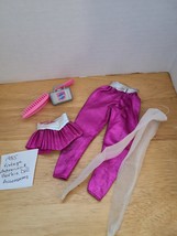 1985 Vintage Astronaut Barbie Doll Accessories clothes, brush and case  - $563.13 MXN