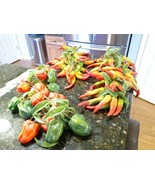 Lot 2 Vtg Fake Peppers Vegetables On A Rope Hanging Decor Faux Plastic D... - €61,18 EUR