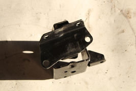 2000-2005 TOYOTA CELICA AT LEFT DRIVER SIDE ENGINE MOTOR / TRANSMISSION MOUNT image 6