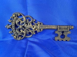 Vtg DART IND. USA Antiqued Gold Skeleton Key with Lion &amp; Scroll Wall Art... - $380.29 MXN