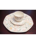 “Wedgwood” Carmel Octagonal,Yellow Fruit,Peach Flowers 5 Piece Place Set... - $144.86 CAD