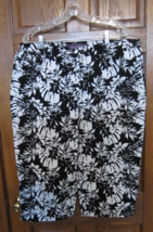 Gloria Vanderbilt Amanda Fit Black &amp; White Floral Capri Jeans - Size 18 - $29.69