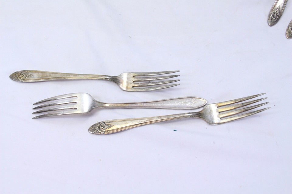 Wm A Rogers A1 Plus Oneida Silverplate  Lot of 13  Spoons Forks Knives Item image 5