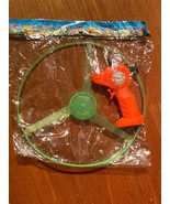 Pull and Launch Lighted Spinner Toy Green *NEW* oo1 - $10.95 CAD